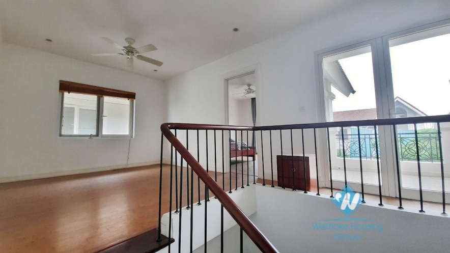 Adjacent four bedroom villas with backyard for rent in Vinhome Riverside Long Bien